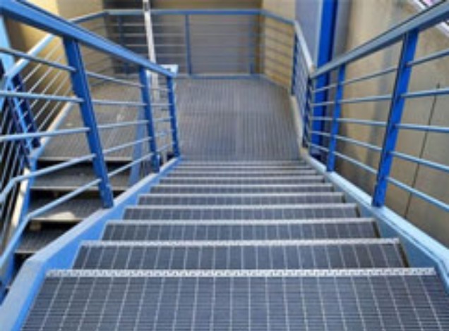 Steel staircase with grating treads